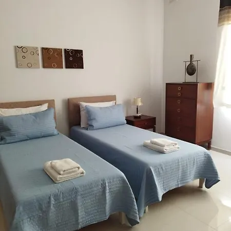 Centrally Located Bugibba - Seaside Comfort Apartament