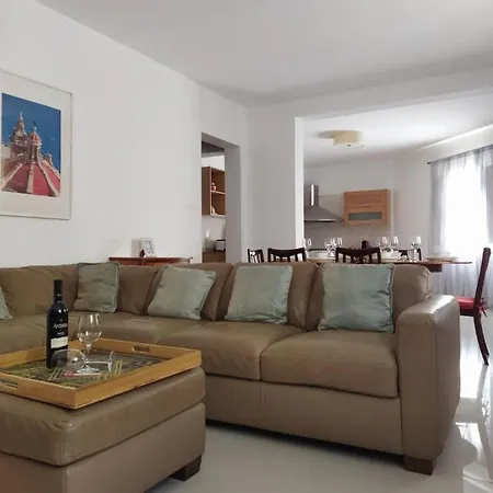 Centrally Located Bugibba - Seaside Comfort *