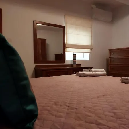 Apartmán Centrally Located Bugibba - Seaside Comfort *