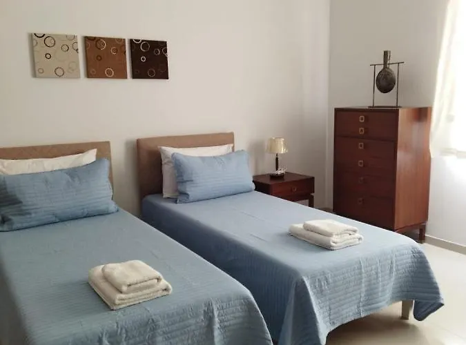 Centrally Located Bugibba - Seaside Comfort アパート