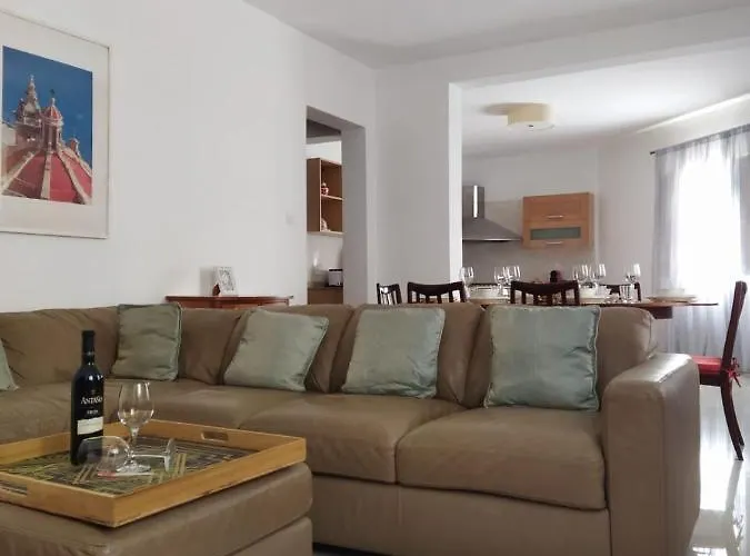 Centrally Located Bugibba - Seaside Comfort *