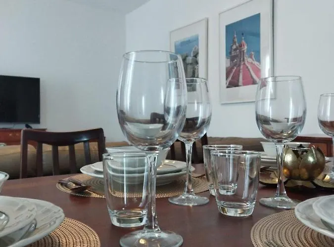 Centrally Located Bugibba - Seaside Comfort セント・ポールズ・ベイ