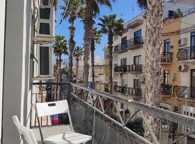 Centrally Located Bugibba - Seaside Comfort アパート