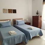 Centrally Located Bugibba - Seaside Comfort Lägenhet